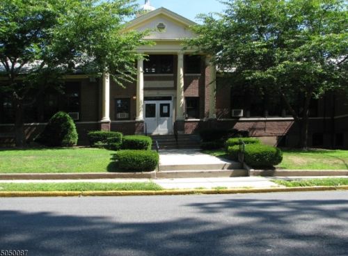 265 Hillcrest Rd, Ridgewood NJ  07450-2435 exterior