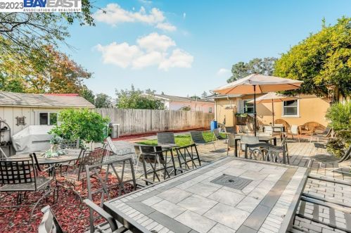 2708 Humboldt Ave, Oakland CA  94602-3635 exterior