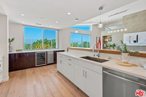 3423 Scadlock Ln, Van Nuys CA  91403-4915 exterior
