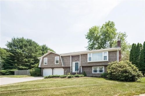 2 Robbie Rd, Moodus, CT 06469-1130
