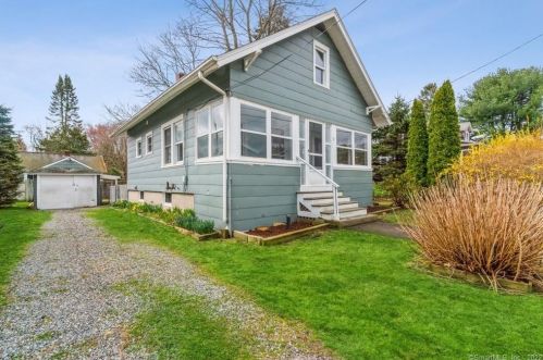 21 Uncas Ave, Quaker Hill, CT 06375-1535