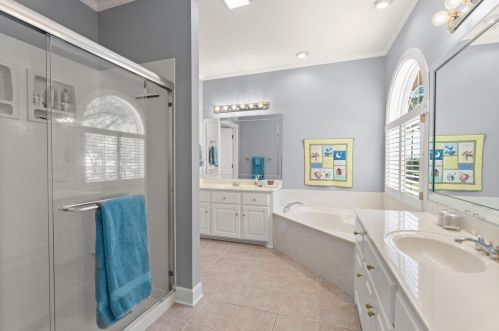 128 Porcher Dr, Bonneau SC  29431-8694 exterior