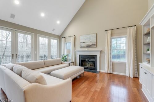 31 Castle Ct, Dover NJ  07869-2024 exterior