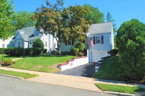 145 Stewart St, Maywood, NJ 07607-1951