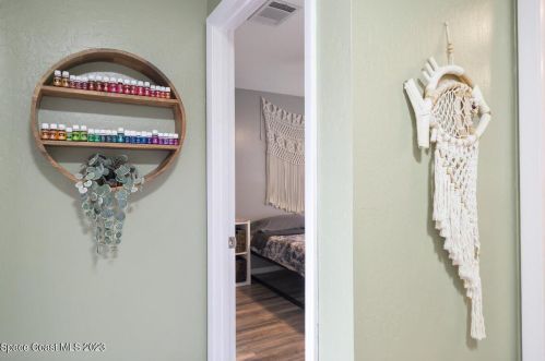 955 Schumann Dr, Sebastian FL  32958-5331 exterior