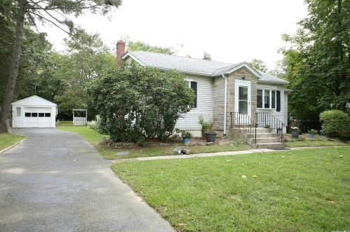 161 Southlawn Ave, Central Islip, NY 11722-3312