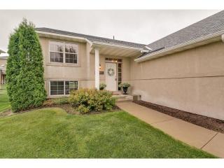 9371 214th St, Lakeville, MN 55044-1901