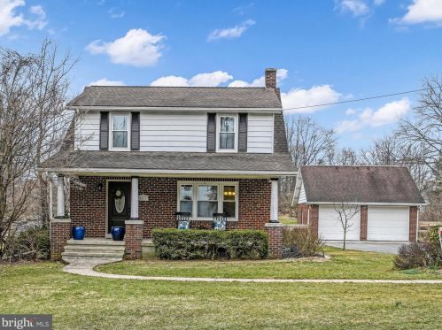 3011 Galen Hall Rd, Swartzville, PA 17569-9090