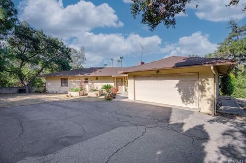 3270 Chevy Chase Dr, Glendale, CA 91206-1448