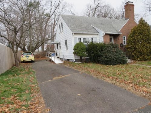 108 Walker St, Manchester, CT 06040-4332