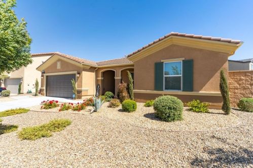 15727 Yosemite St, Victorville, CA 92394-6740