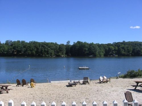 283 Mamanasco Rd, Ridgefield CT  06877-2425 exterior