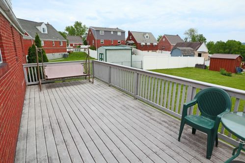 303 Sceneridge Rd, Mckeesport PA  15133-2221 exterior