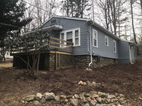 23 Ray St, Waterbury, CT 06708-2009
