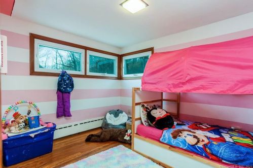 691 Millbrook Rd, Middletown CT  06457-5523 exterior