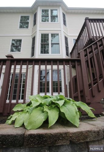 44 Hunters Run, Oakland NJ  07436-2344 exterior