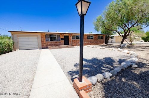 622 Sherwood Village Dr, Tucson, AZ 85710-4253