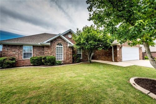 255 Briarhill Dr, Fayetteville, AR 72730-8641