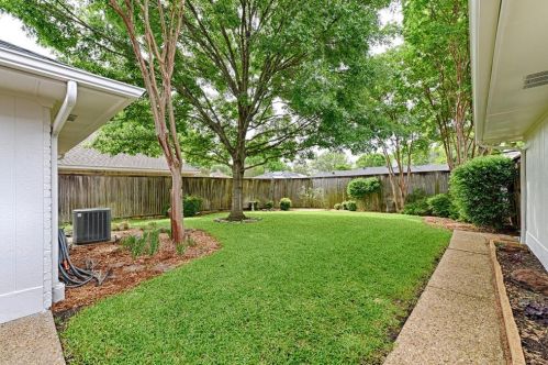 1319 Huntington Dr, Richardson TX  75080-2810 exterior