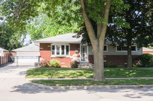 2823 103, Milwaukee WI 53214-2555 exterior