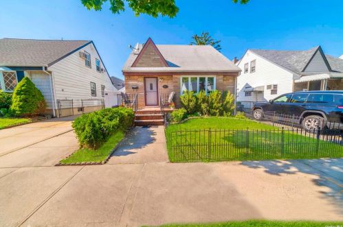 255-11 87th Rd, Floral Park, NY 11001-1450