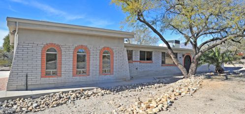 9112 Indian Canyon Rd, Tucson, AZ 85749-8778