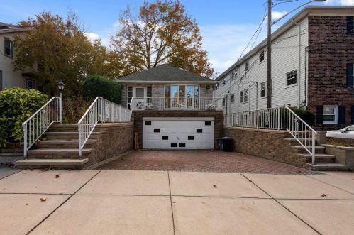 128 32nd St, Bayonne, NJ 07002-1902