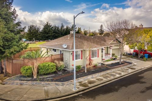2729 Gallop Dr, Santa Rosa, CA 95407-4541