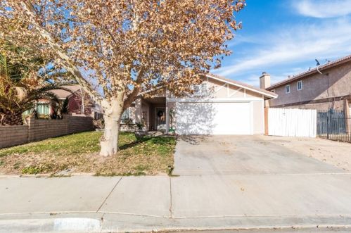 43820 Santa Rosa Cir, Lancaster, CA 93535-5831