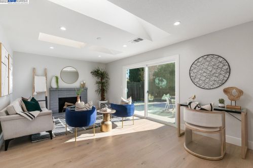 7298 Tamarack Dr, Pleasanton CA  94568-1749 exterior