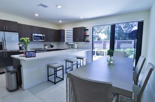 15832 91st Ct, Hialeah FL  33018-1951 exterior