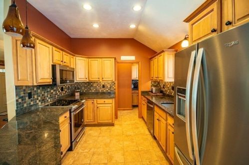 31 Jerome St, Berkley MA 02779-1121 exterior