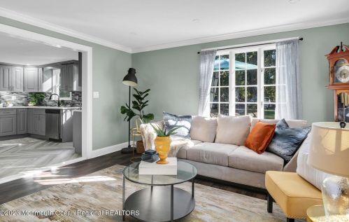 961 Front St, Tinton Falls NJ  07701-5615 exterior