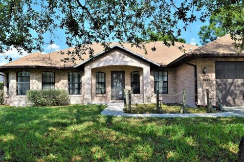 2021 Quintilis Ct, Deltona, FL 32738-2952