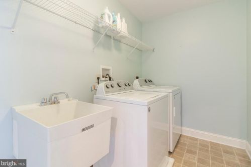 830 Creekview Dr, Blue Bell PA 19422-2729 exterior