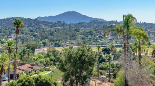 900 Audrey Way, El Cajon, CA 92019-1146