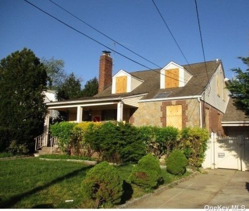 11719 239th St, Floral Park, NY 11003-3910