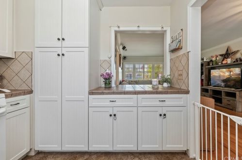 4875 Sunnyside Dr, Riverside CA  92506-2379 exterior