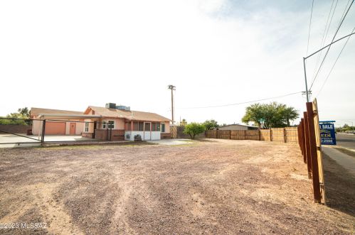1040 Prince Rd, Tucson, AZ 85705-3109