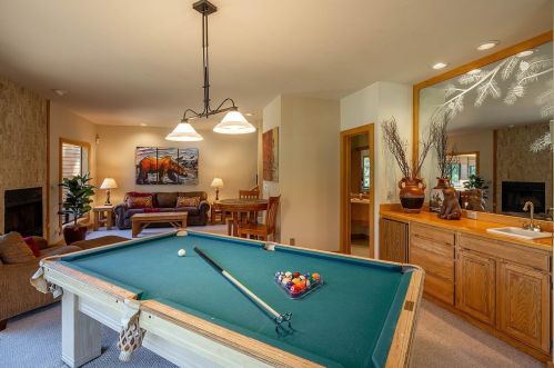 351 Skidder Trl, Truckee CA 96161-3928 exterior