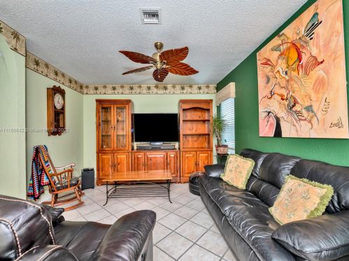 348 107th Ave, Hollywood FL  33026-4068 exterior