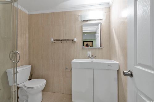 42 Stephen Ave, New Hyde Park NY  11040-3131 exterior