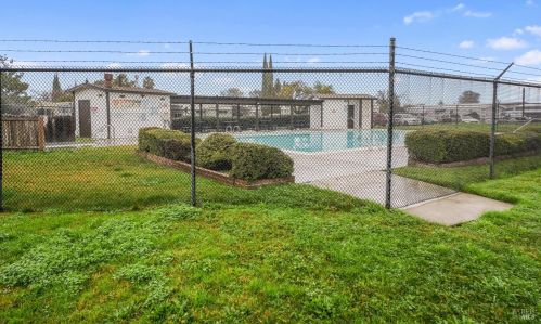 14 Bel Air Cir, Fairfield CA  94533-2811 exterior