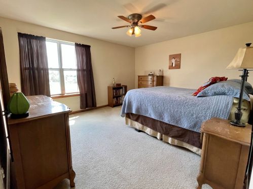 614 Hunter Oaks Blvd, Watertown WI  53094-7730 exterior