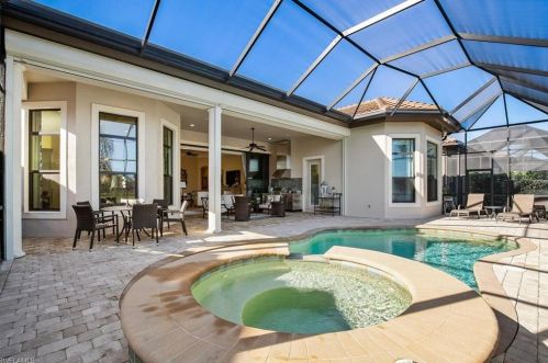 6428 Costa Cir, Naples FL  34113-1700 exterior