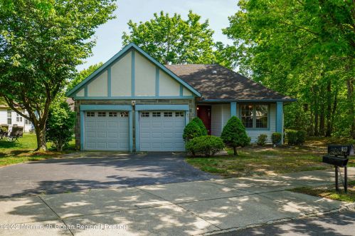 18 Baker Dr, Jackson Twp NJ 08527-3909 exterior