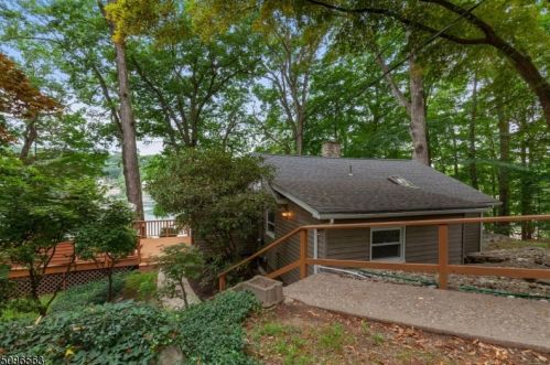 165 Cupsaw Dr, Skyline Lakes NJ  07456-2303 exterior