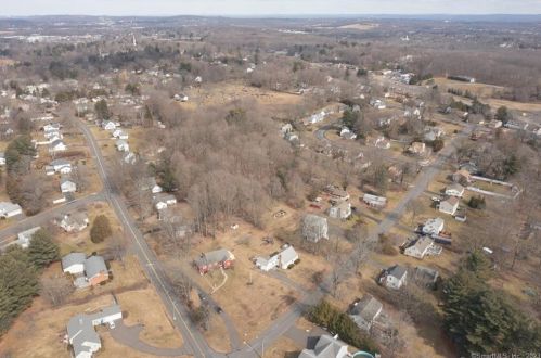 11 Peter Parley Row, Kensington CT  06037-3123 exterior
