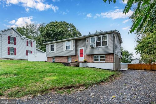2304 New York Ave, Camp Hill, PA 17011-7315