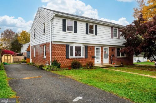 1749 Hemlock Rd, Lancaster, PA 17603-4457